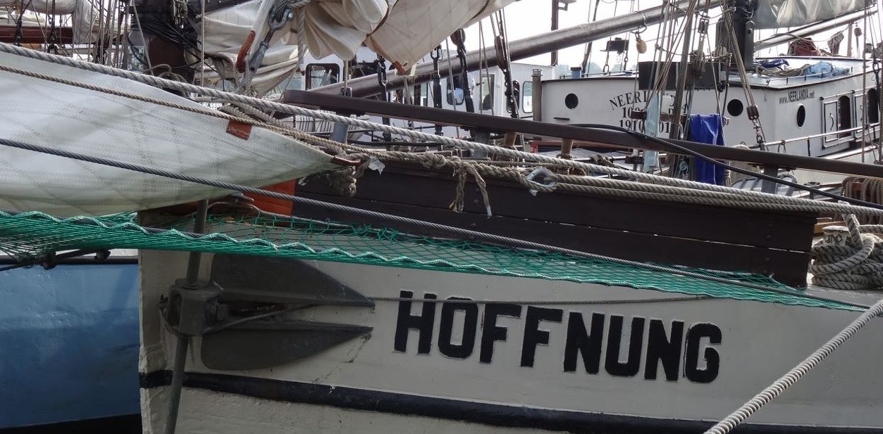 ein Boot namens 'Hoffnung'